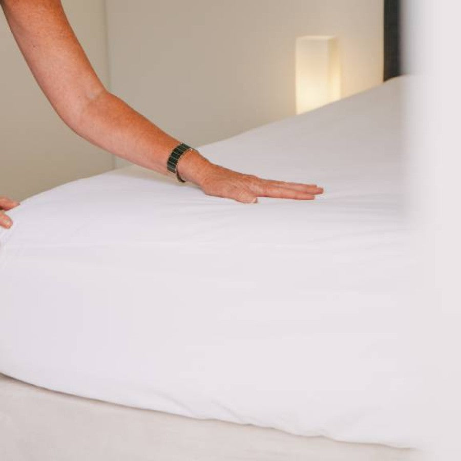 Conni Micro-Plush - Single Waterproof Fitted Sheet